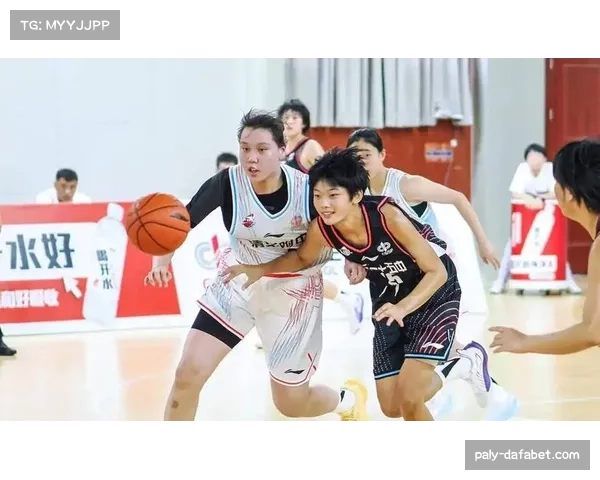 上海女篮内线优势明显 篮板保护能力压制对手