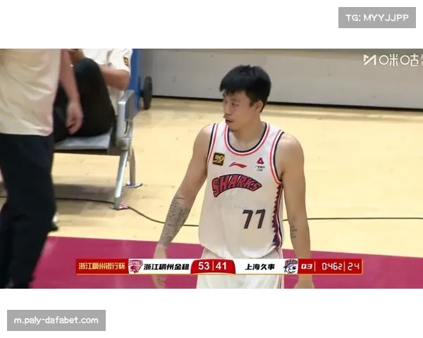 张镇麟转会上海组成顶级锋线，与崔晓龙搭档强化侧翼防守